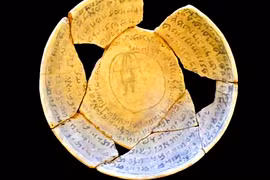 Rùng mình chiếc bát ma thuật chứa bùa chú cổ xưa 