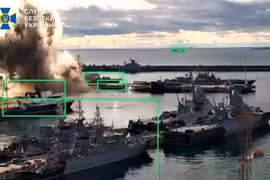 Tàu ngầm Nga lần đầu tiên bị Ukraine tập kích bằng USV dưới nước