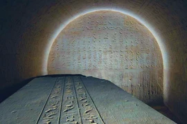 Kinh ngạc mộ cổ Ai Cập chứa đầy thần chú xua đuổi rắn 