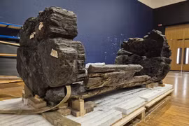 Phát hiện đặc biệt trong quan tài gỗ cổ thời Đồ Đồng