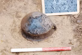 Cặn phô mai cháy kỳ lạ trong chiếc nồi 3.000 năm tuổi 