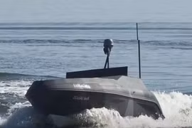 “Tàu mẹ” Barracuda tung đàn UAV tấn công tàu Nga trên sông Dnipro