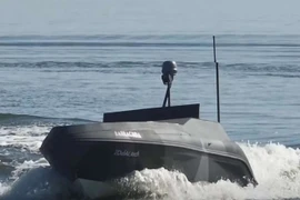 “Tàu mẹ” Barracuda tung đàn UAV tấn công tàu Nga trên sông Dnipro