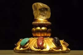 Viên sapphire lớn nhất thế giới trong lăng mộ cổ 