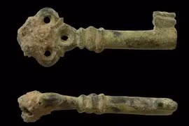 Soi kỹ chiếc chìa khóa Thời Trung Cổ, hé lộ thông tin cực mật 