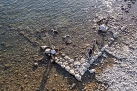 Thấy thứ lạ kỳ trong Hồ Van lớn nhất Thổ Nhĩ Kỳ