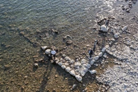 Thấy thứ lạ kỳ trong Hồ Van lớn nhất Thổ Nhĩ Kỳ