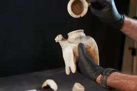 Sự thật bên trong bộ đồ dùng nghi lễ nguyên vẹn 3.300 năm tuổi