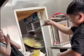 Cậu bé Trung Quốc 14 tuổi khéo léo xoay chảo gây sốt cộng đồng mạng