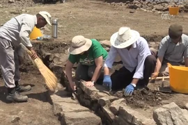 Bí ẩn chiếc bình gốm cổ 2.500 tuổi chứa dấu tích thịt nướng