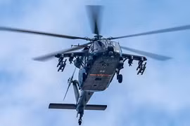 Trung Quốc trình diễn trực thăng tấn công Z-20T mới 