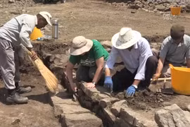 Bí ẩn chiếc bình gốm cổ 2.500 tuổi chứa dấu tích thịt nướng