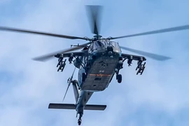 Trung Quốc trình diễn trực thăng tấn công Z-20T mới 