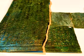 Tấm bằng quân sự bằng đồng 2.000 tuổi bật mí quyền lợi lính La Mã cổ