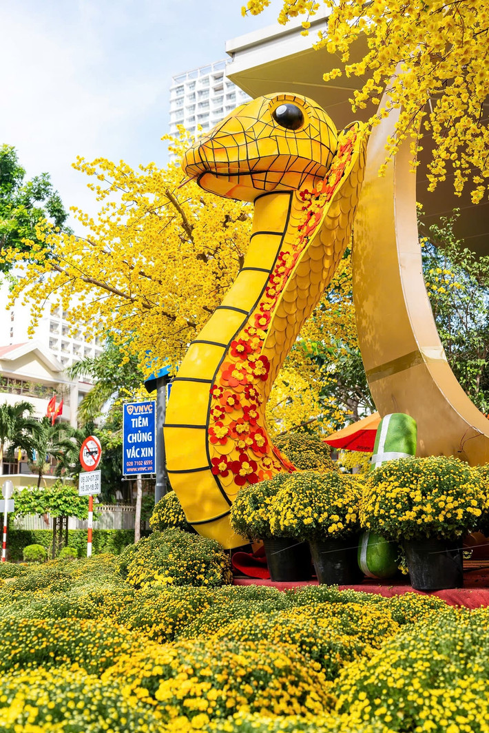 Trong văn hóa Việt Nam, rắn tượng trưng cho sự khôn ngoan, may mắn và sức mạnh.