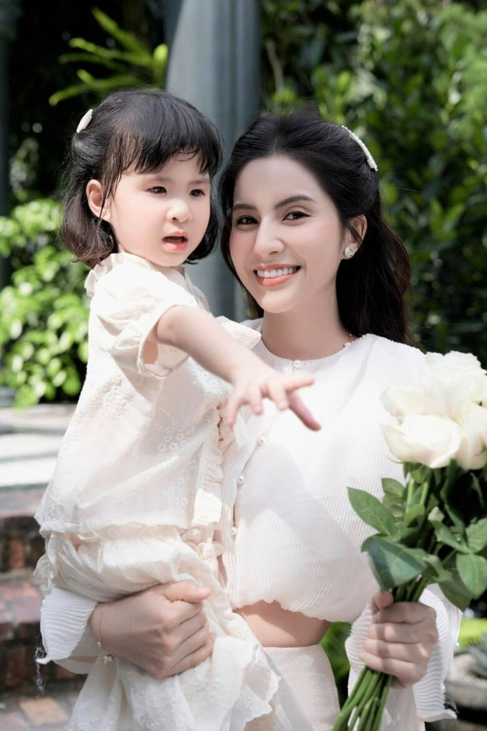 Nữ diễn viên chỉ mong được buông tha để sống yên bình bên con gái.
