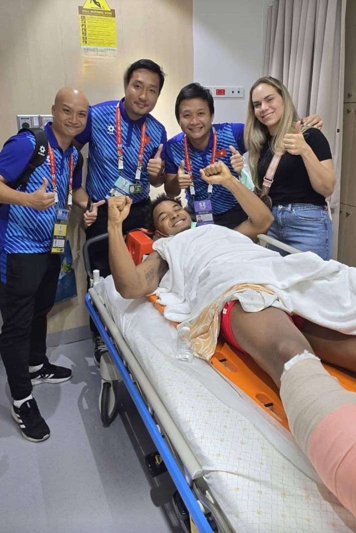 Sau 10 ngày phẫu thuật chấn thương gãy xương chày và mác, tiền đạo Xuân Son vẫn đang trong giai đoạn đầu tiên của quá trình hồi phục chức năng.