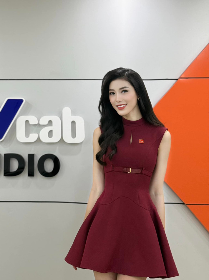 Ở tuổi 19, Huyền quyết định giải nghệ sau 8 năm chỉ xoay quanh trái bóng, sàn đấu và trung tâm huấn luyện. Cựu vận động viên cho thấy nhiều sự thay đổi kể từ đó.