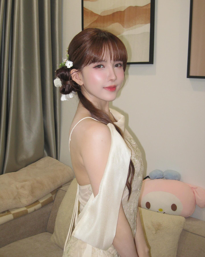 Ở dưới phần bình luận, nhiều người hâm mộ bày tỏ sự vui mừng khi nhìn thấy hình ảnh một Thiều Bảo Trâm mạnh mẽ, tích cực như vậy: "Chị iu xinh quá, cô gái mạnh mẽ là thần tượng của lòng em", "cảm phục cô gái này vì những nỗ lực không ngừng". (Ảnh: FB Thiều Bảo Trâm)