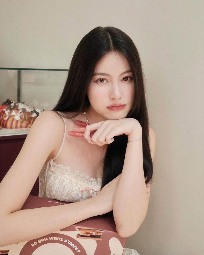 Tăng Mỹ Hàn tốt nghiệp một trường quốc tế ở Quận 7, TPHCM. Đây là một trong những trường quốc tế có tiếng, học phí lên tới 600 triệu/năm đối với bậc THPT.