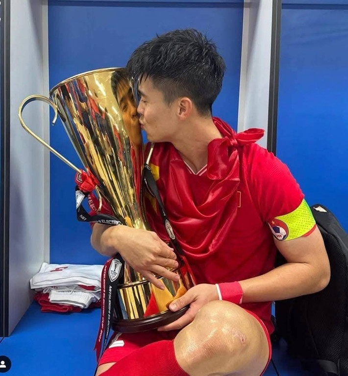 Cách thể hiện tình cảm và cảm xúc của Đỗ Duy Mạnh khiến người hâm mộ vô cùng thích thú. Nhiều người còn hải hước gọi anh chàng là "thánh hôn" hay "nam nhân thích skinship".