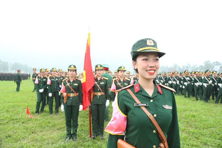Nữ chiến sĩ Vũ Thị Hồng Nhung, đến từ Bộ Chỉ huy quân sự tỉnh Bắc Kạn, được tuyển chọn vị trí Khối trưởng khối nữ sĩ quan Quân y.