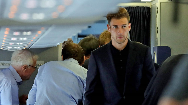 Tiền vệ Leon Goretzka sinh năm 1995, chàng tiền vệ đến từ đội tuyển Đức dễ dàng làm các fan girl chết mê vì vẻ ngoài vừa chất lại vừa bảnh của mình