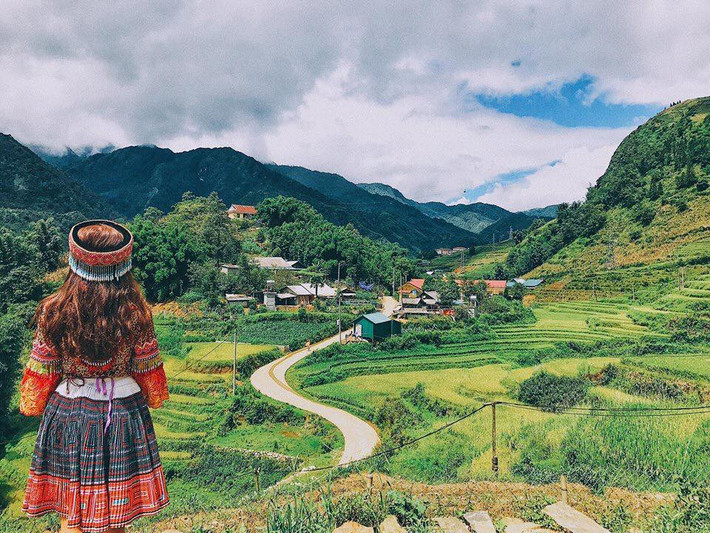 Có lẽ phải đặt chân đến Sa Pa vào mùa thu, bạn mới hiểu được tại sao nơi đây lại được lòng khách du lịch đến vậy. Thu qua là đông đến, rồi xuân sang hè tới, bốn mùa Sa Pa vẫn dịu ngọt và trong veo như khoảng trời xanh rộng mở nơi đây. Một mảnh thương nhớ gửi lại Sa Pa ngày mùa thu đẹp đến xuyến xao. Ảnh: FB