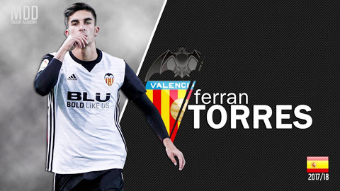 FERRAN TORRES (29/02/2000, Valencia) Ferran Torres là sản phẩm của lò đào tạo Valencia, và là cầu thủ đầu tiên sinh trong thế kỷ 21 ra mắt tại La Liga khi vào thay người trong trận gặp Eibar ngày 16/12/2017. Cầu thủ chạy cánh này gây ấn tượng mạnh mẽ nhờ tốc độ, kỹ thuật và sự tự tin hiếm thấy dù còn rất trẻ. Anh từng nằm trong tầm ngắm của cả Barcelona lẫn Real Madrid, nhưng cuối cùng đã quyết định gia hạn hợp đồng với Valencia với điều khoản bồi thường được nâng lên 25 triệu euro.