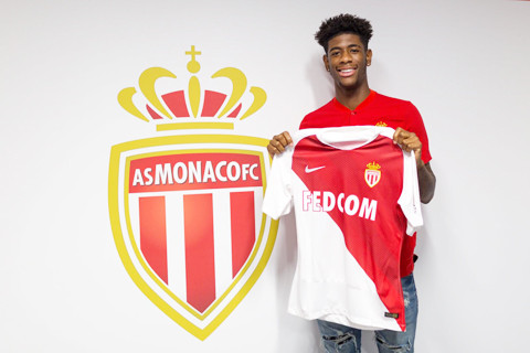WILLEM GEUBBELS (16/08/2001, Monaco) Ngày 19/06, Monaco vừa phải trả Lyon tới 20 triệu euro mới đưa được Willem Geubbels về sân Louis II. Đó chưa phải là một kỷ lục, nhưng nó cho thấy tương lai của tiền đạo chưa đầy 17 tuổi này hứa hẹn như thế nào. Có bố người Hà Lan, mẹ CH Trung Phi nhưng sinh ra tại Pháp và khoác áo các đội trẻ của xứ sở lục lăng, Geubbels là một ngôi sao tài năng đặc biệt. Anh là cầu thủ trẻ nhất từng ra mắt ở Europa League khi mới 16 tuổi 113 ngày.