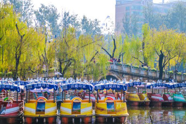 Công viên là địa điểm ưa thích của người dân địa phương cho các hoạt động giải trí. Một viên ngọc của thành phố Côn Minh.