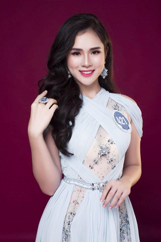 Huyền Trang được dân mạng đánh giá là rất đẹp đôi với cầu thủ Nguyễn Trọng Đại. Cô sở hữu chiều cao 1,73 m, cùng vóc dáng quyến rũ gương mặt xinh đẹp.