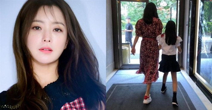 Mới đây, nữ diễn viên Kim Hee Sun bất ngờ chia sẻ hình ảnh mới nhất của con gái trên mạng xã hội instagram. Nhiều cư dân mạng bày tỏ sự bất ngờ khi thấy con gái Kim Hee Sun trưởng thành rất nhanh. Trước đó con gái cô thường bị chê bai về ngoại hình, chính vì ậy Kim Hee Sun rất ít khi đăng tải ảnh con gái lên mạng. Hiện nữ diễn viên đang trong quá trình quay bộ phim "Nine Room"