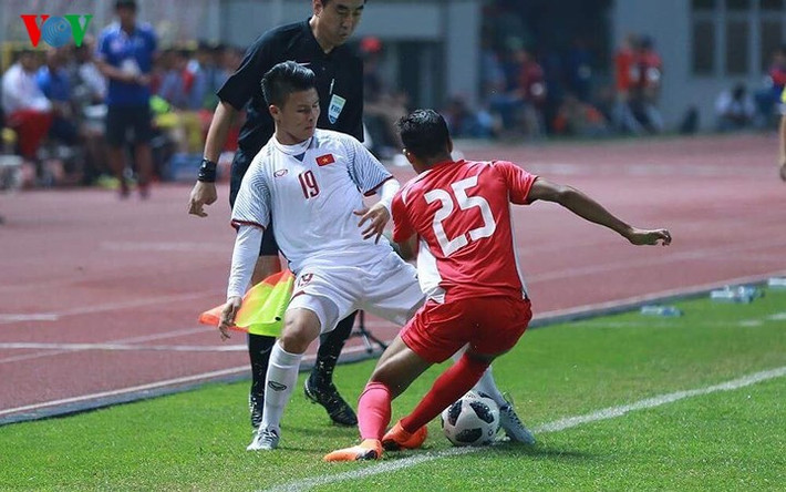 Tiền vệ trái Quang Hải