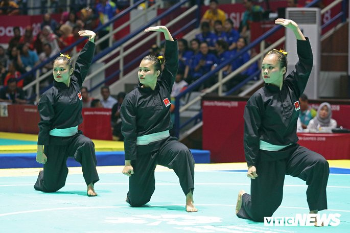 Nguyễn Thị Thu Hà, Nguyễn Thị Huyền và Vương Thị Bình đạt 464 điểm, chỉ kém đội thi của chủ nhà Indonesia 2 điểm.
