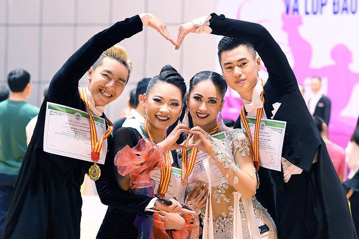Kiện tướng dance sport xinh đẹp, nổi lên như một điểm sáng. Cô đã "được lòng" cư dân mạng bởi sự thể hiện thông minh và duyên dáng.