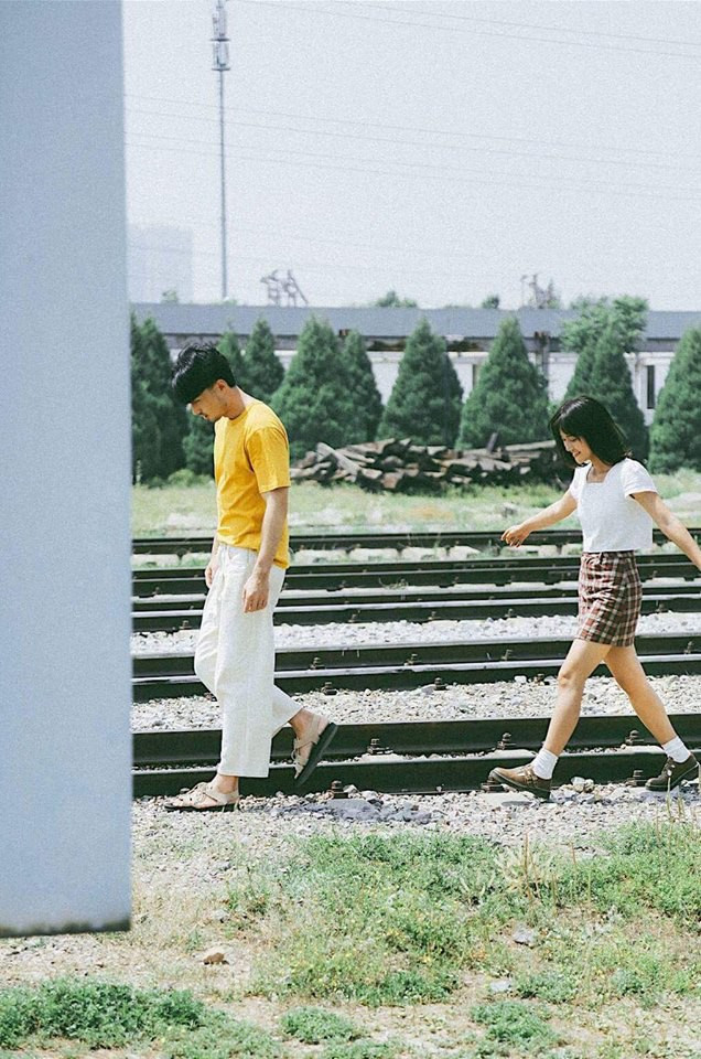 Nhìn bộ ảnh dưới đây mà xem, nam chính và nữ chính chẳng cần làm gì, chẳng cần "diễn sâu" mà cứ thoải mái thôi là ảnh cũng đẹp chết mê rồi.