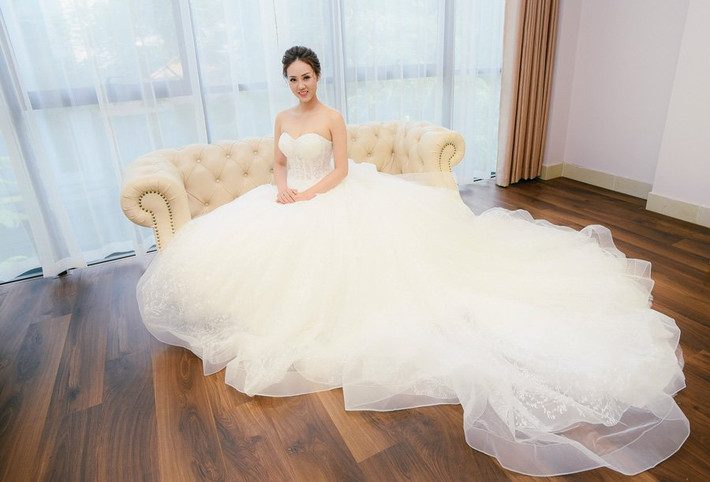 Dù chưa có sự xuất hiện của chú rể, nhưng ai cũng mong ngóng cặp đôi sẽ có đám cưới vào cuối năm nay.