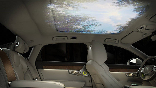 Điểm nhấn của S90 Ambience Concept là trần xe với các hình ảnh thay đổi theo chủ đề như: rừng Bắc Âu, cực quang, mưa, biển đảo, và hồ thiên nga.