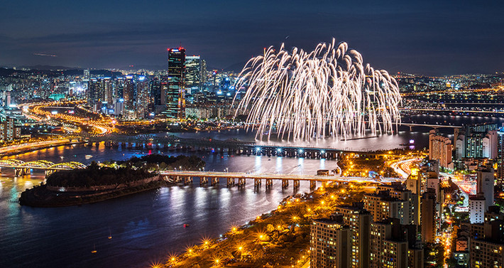 Tham dự Lễ hội pháo hoa quốc tế Seoul 2018: Trải qua nhiều lần tổ chức, Lễ hội pháo hoa quốc tế Seoul diễn ra vào tháng 10/2018 này hứa hẹn thu hút hàng nghìn du khách.