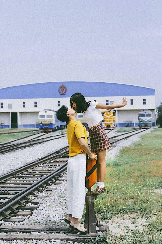 Khi ta ở bên nhau, thế giới dường như ngừng chuyển động. Chỉ có nhịp của hai trái tim là đang đập thôi.