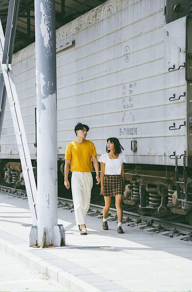 Khi mà hai trái tim cùng nhịp đập với nhau, mọi lúc mọi nơi đều trở nên diệu kỳ. Cái "bọn" yêu nhau thật là lắm trò! Cứ tình tứ xong đưa nhau chụp ảnh ở khắp nơi.