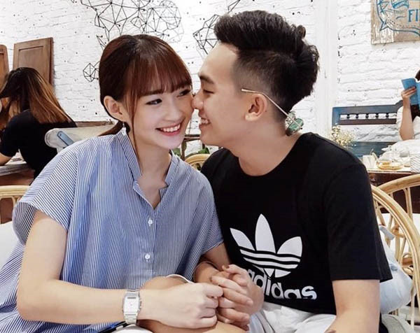 Phở Đặc Biệt - Sun HT thu hút người hâm mộ với chuyện tình ngọt ngào. Phở Đặc Biệt nổi tiếng sau những clip hài trên mạng xã hội còn Sun HT là một người mẫu ảnh đồng thời kinh doanh thời trang. Sun HT nhanh chóng được quan tâm nhiều hơn sau thông tin hẹn hò với Phở Đặc Biệt vào năm 2016.