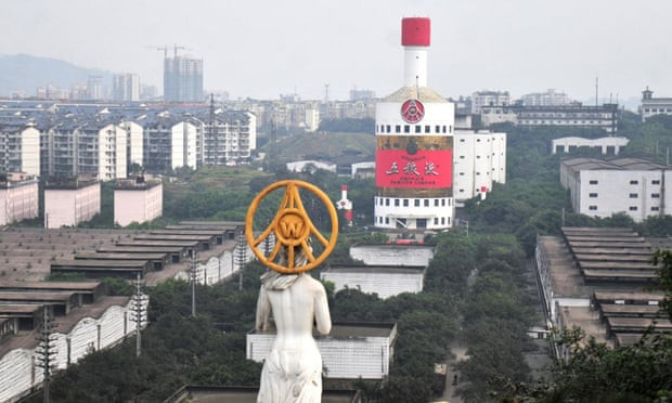 Wuliangye Yibin, Tứ Xuyên: Tòa nhà được xây dựng trong hình thức một chiếc chai khổng lồ. Đây chính là nhà máy sản xuất rượu ở Yibin, tỉnh Tứ Xuyên. Nhà máy này được hình thành như một công viên giải trí Alice in Wonderland, với các tòa nhà theo hình thức bao bì đồ uống và những con đường được xếp với những chiếc chai khổng lồ lấp lánh.