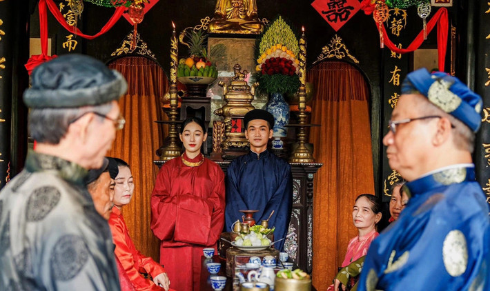 Thực hiện đám cưới theo phong cách truyền thống, cặp đôi Hữu Phú và Ngọc Trang nhận được sự ủng hộ của gia đình. Khách tham dự lễ cưới cũng rất ngạc nhiên, hào hứng với đám cưới đặc biệt của cặp đôi. (Ảnh: NVCC)