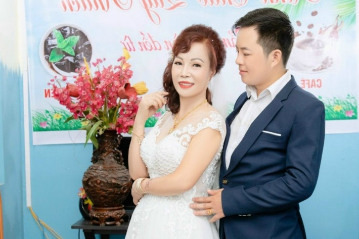6 năm hôn nhân là từng ấy thời gian cặp đôi lệch tuổi này sống trong thị phi bủa vây. Dù có vô vàn tin đồn xung quanh, nhưng chưa từng xuất hiện tin đồn họ đổ vỡ.