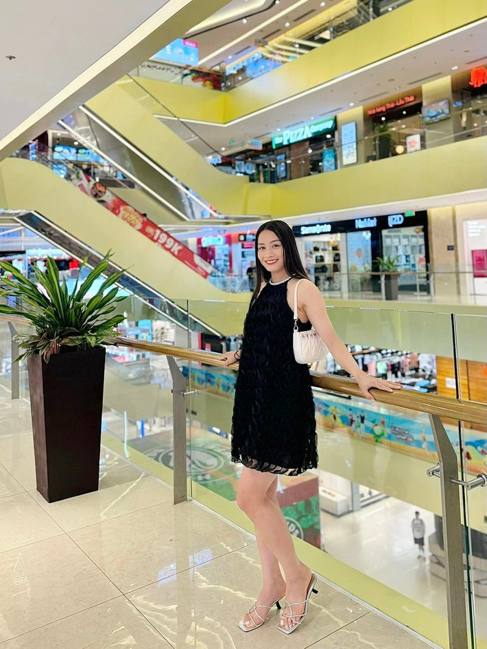Đời thường, Hoàng Thị Loan chăm chút cho nhan sắc, vóc dáng lẫn gu thời trang.