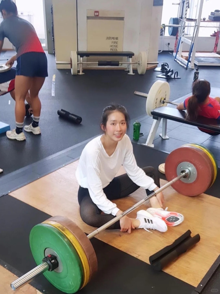 Ngoài đời, Vivian rất chăm chỉ luyện tập để có vóc dáng săn chắc, khỏe mạnh.
