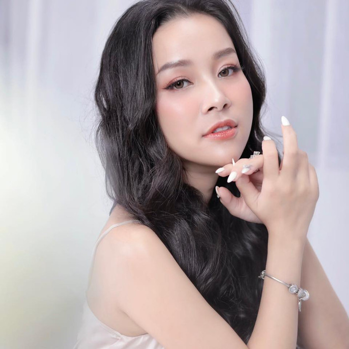 Không chỉ đóng phim, dẫn chương trình, Minh Hương còn là một nghệ sĩ chơi đàn tỳ bà chuyên nghiệp.