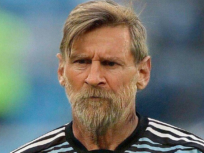 Faceapp là ứng dụng chuyên cung cấp các bộ lọc màu cho người dùng chỉnh sửa ảnh, được ra mắt cách đây hơn 2 năm. Tuy nhiên, thời gian gần đây, app này bỗng trở thành một cơn sốt, sau khi cập nhật tính năng cho phép người dùng biến ảnh chân dung của mình trở nên già đi hoặc trẻ ra.
